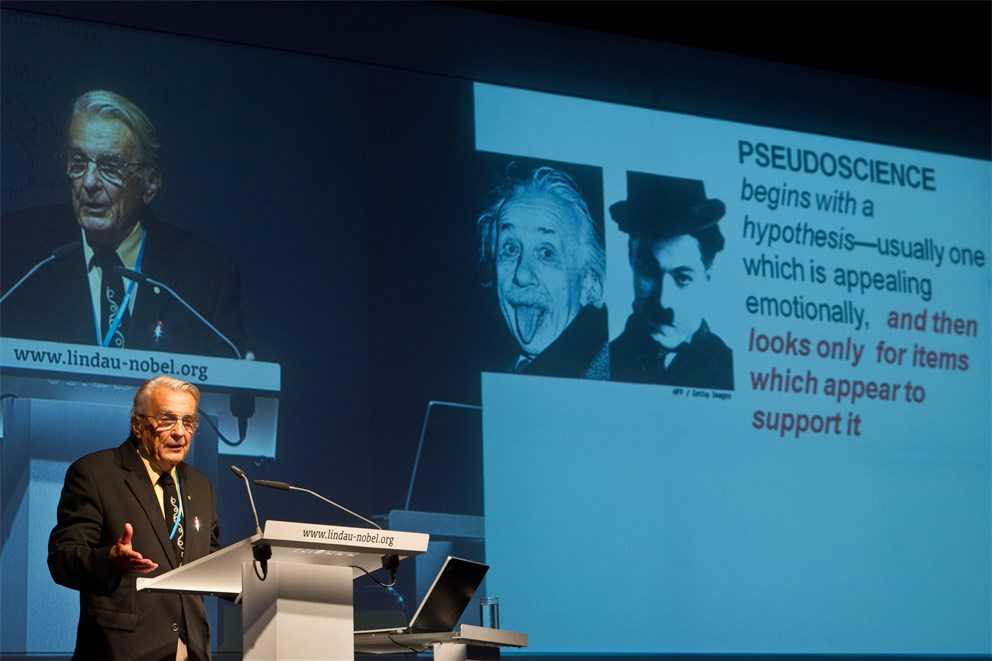 Laureate Ivar Giaever (Physics, 1973) delivering his lecture on "The Strange Case of 'Global Warming'"