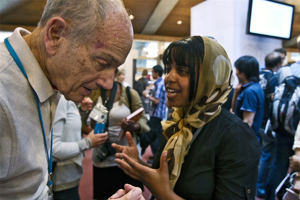 Laureate James Cronin talks with a young researcher