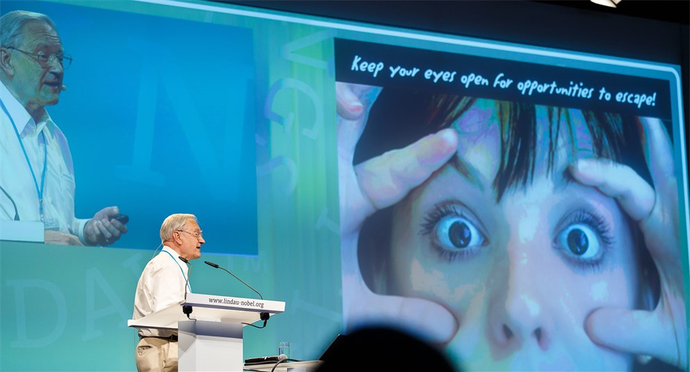 Jean-Marie Lehn presenting his lecture.