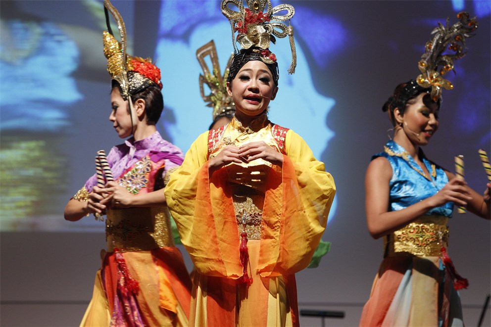 Dancers in traditional Singaporean clothing during the Singaporean social event