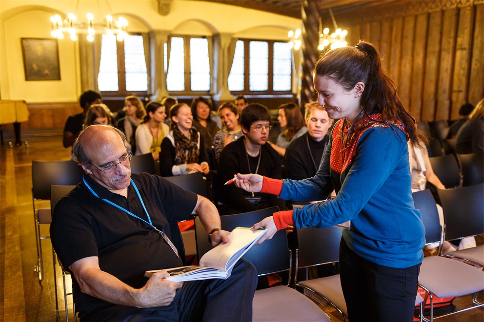 Martin Chalfie signing a book for a young researcher.