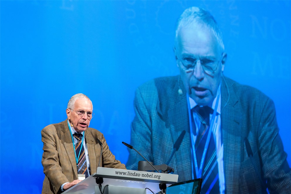 Edmund S. Phelps delivering his lecture "Bringing Dynamism, Homegrown Innovation and Human Flourishing into Economics".  