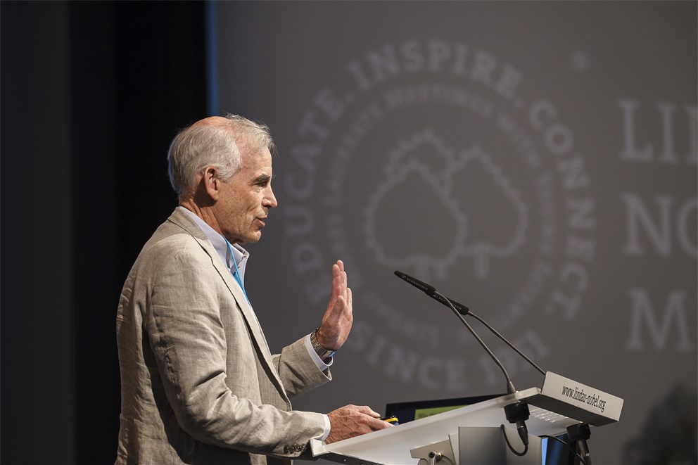 Christopher A. Sims delivering his lecture "Inflation, Fear of Inflation, and Public Debt" at the 5th Meeting on Economic Sciences.