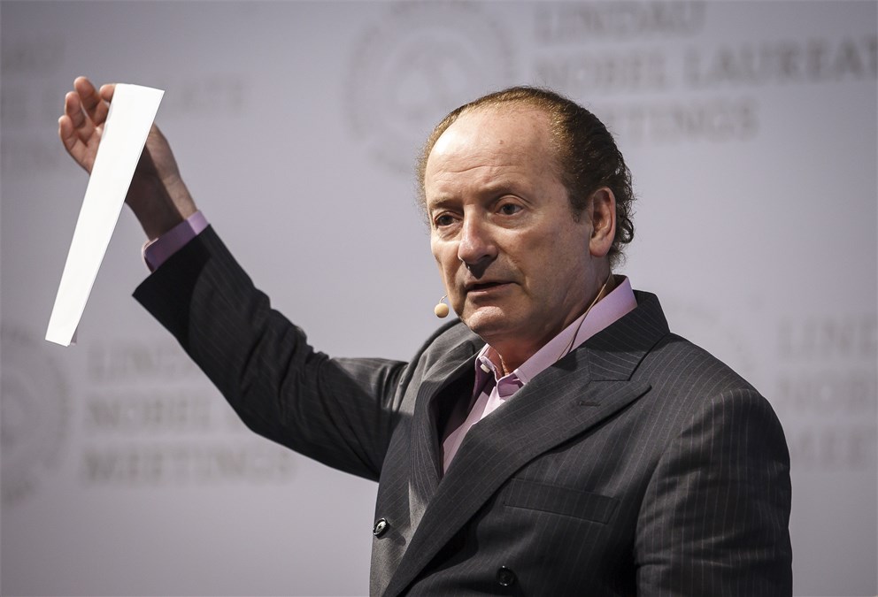 Robert C. Merton presenting his lecture "Measuring the Connectedness of the Financial System" at the 5th Meeting on Economic Sciences.