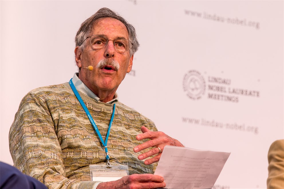 Peter A. Diamond taking part in the closing panel discussion "How Useful is Economics - How is Economics Useful?" at the 5th Meeting on Economic Sciences.