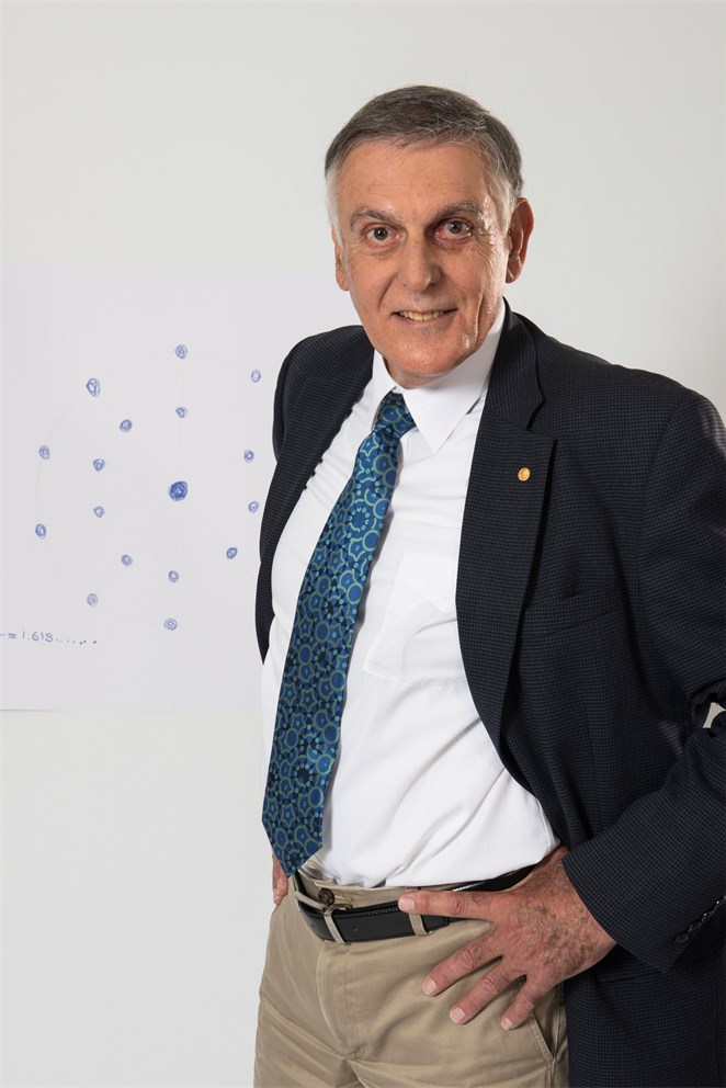 Dan Shechtman with his "Sketch of Science".