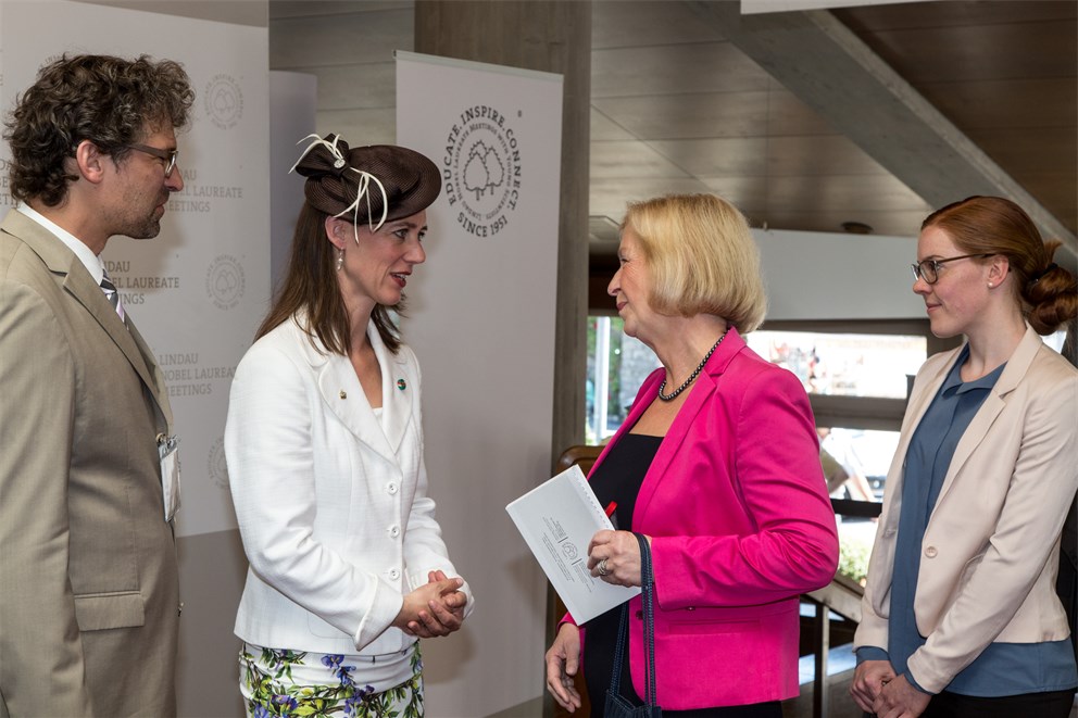 Countess Bettina Bernadotte welcomes Federal Minister of Education and Research Johanna Wanka at the 65th Lindau Nobel Laureate Meeting.