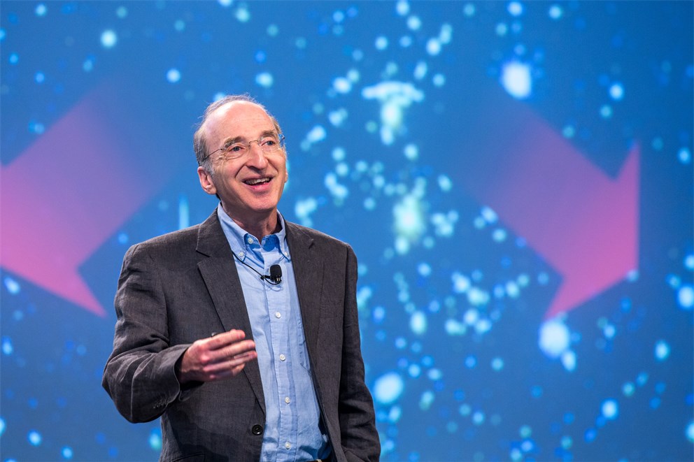 Saul Perlmutter holding his lecture "What We Learn When We Learn that the Universe is Accelerating".