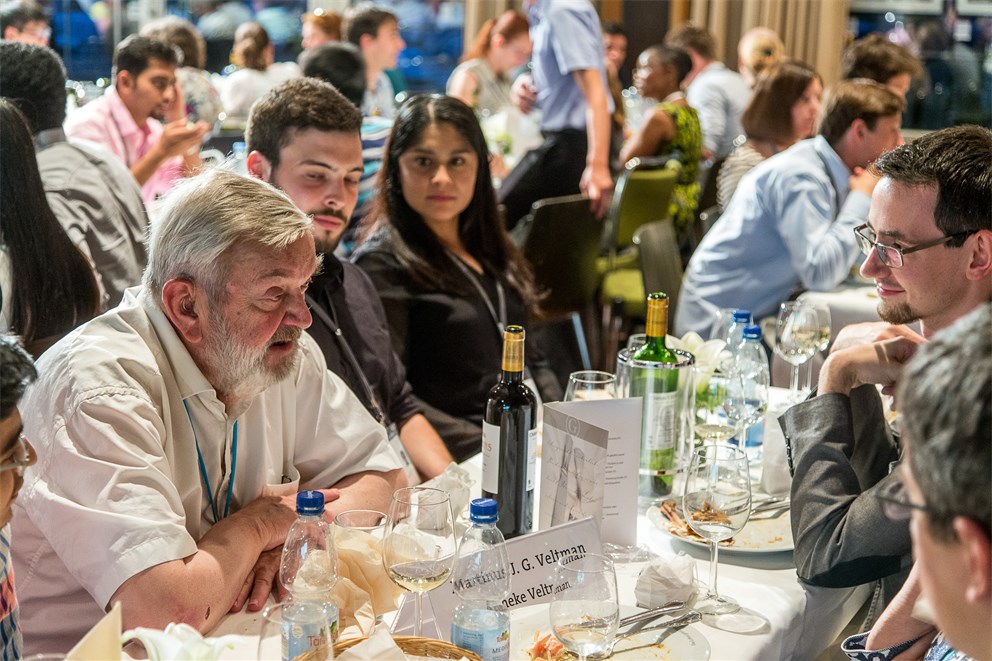 Martinus Veltman and young scientists at the International Get-Together.