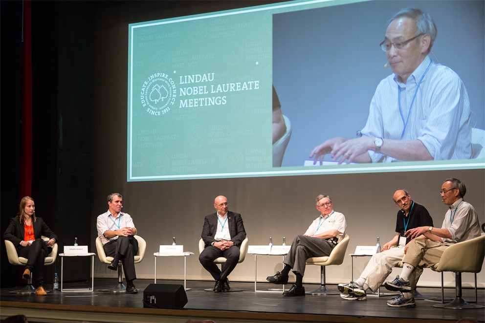 Eric Betzig, Stefan Hell, William Moerner, Martin Chalfie and Steven Chu taking part in the panel discussion "The Quest for Interdisciplinarity: Inspiration or Distraction?".