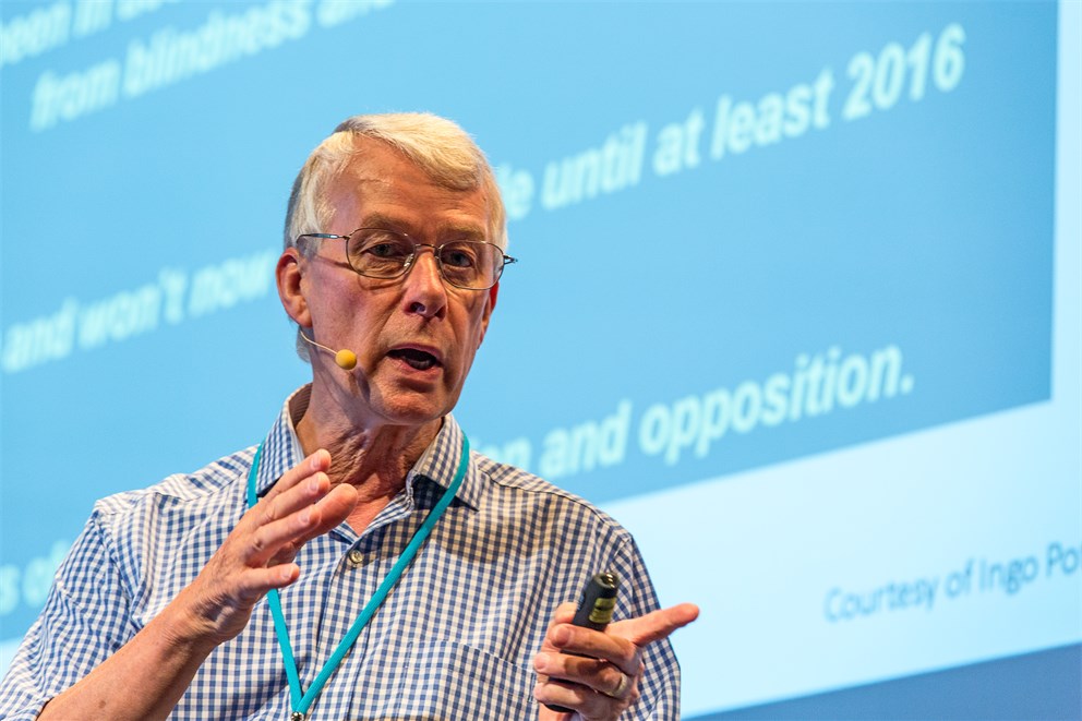 Sir Richard J. Roberts delivering his lecture "A Crime against Humanity". 