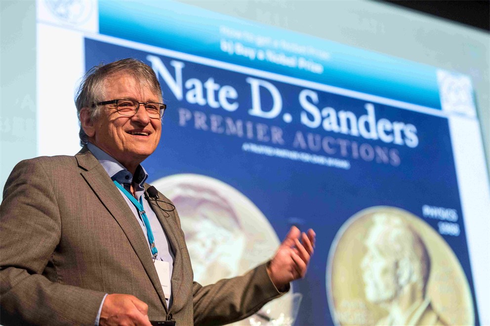 Klaus von Klitzing delivering his lecture "A New International System of Units in 2018!? How my Nobel Prize Contributed to this Development". 