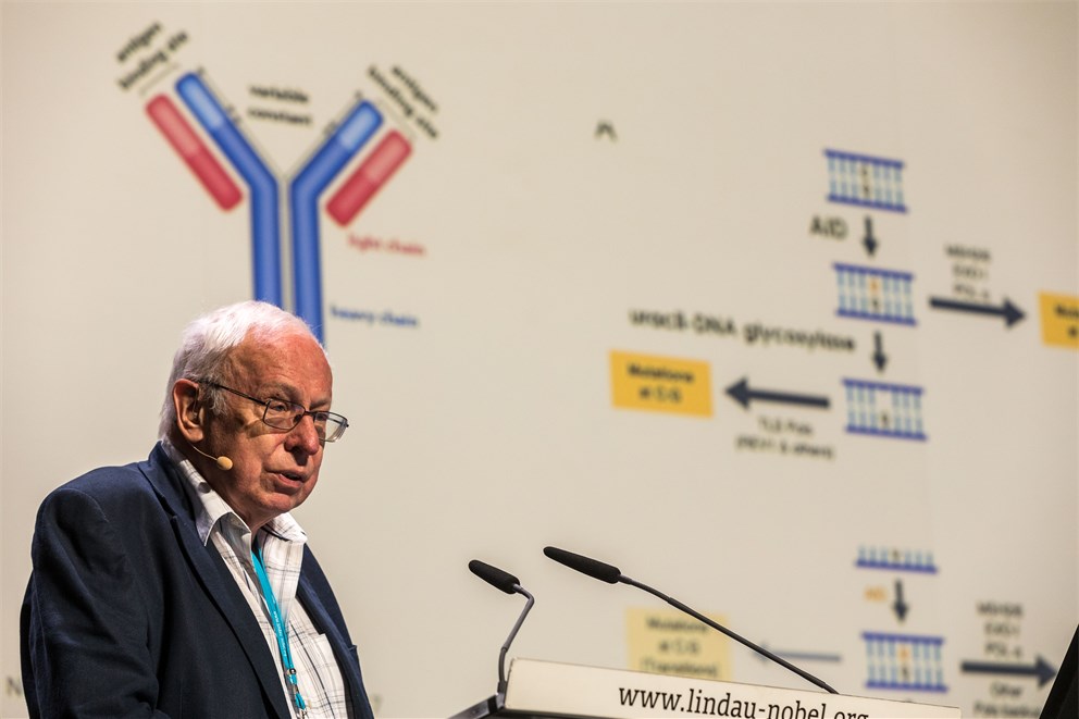 Tomas Lindahl delivering his lecture as the 67th Lindau Nobel Laureate Meeting