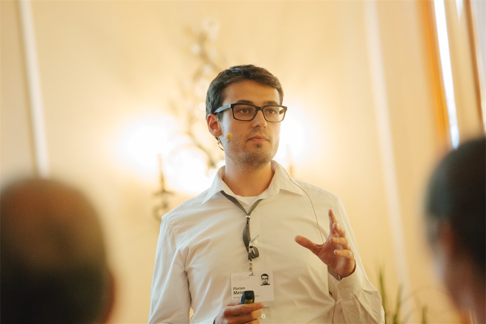 Young scientists presentng his research during a master class