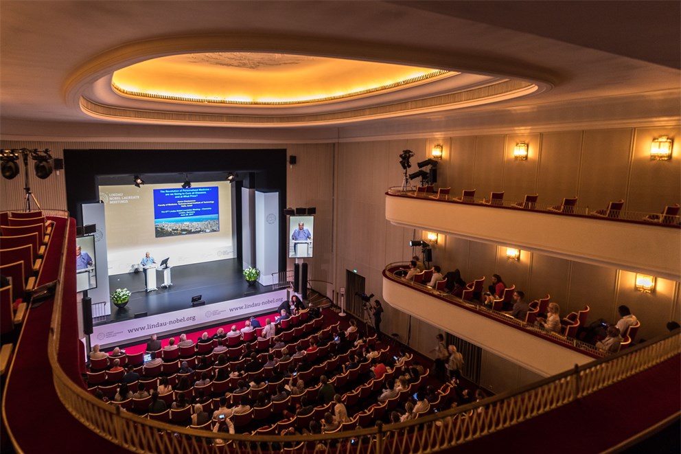 28 Nobel Laureates and 420 international young scientists attend the 67th Lindau meeting