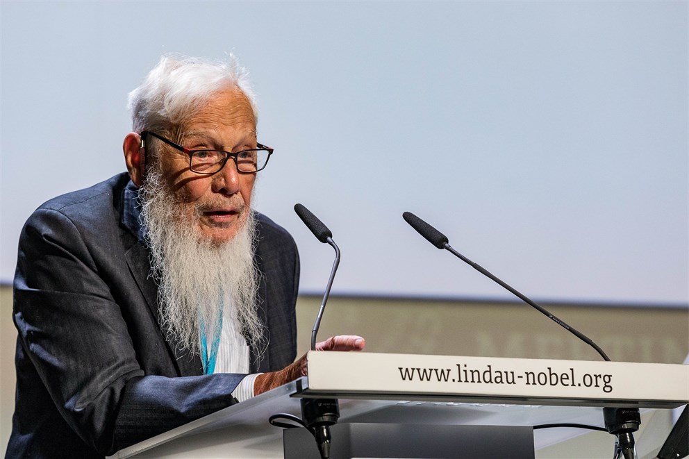 Robert J. Aumann on "Mechanism Design Design: Why Consciousness Evolved"