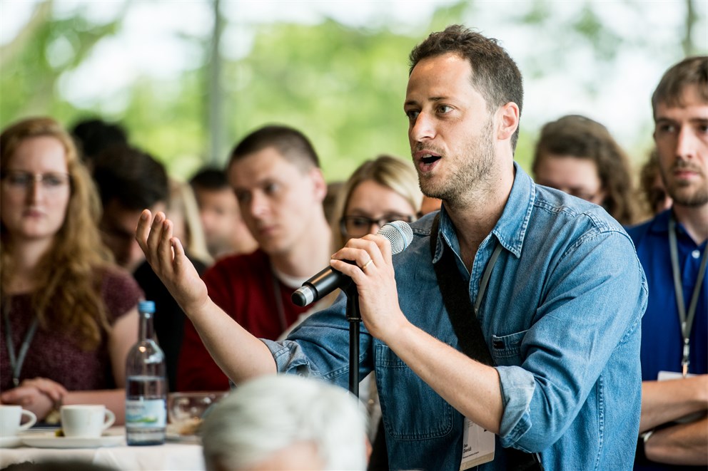 Young scientist taking part in an Agora Talk at the 68th Lindau Nobel Laureate Meeting