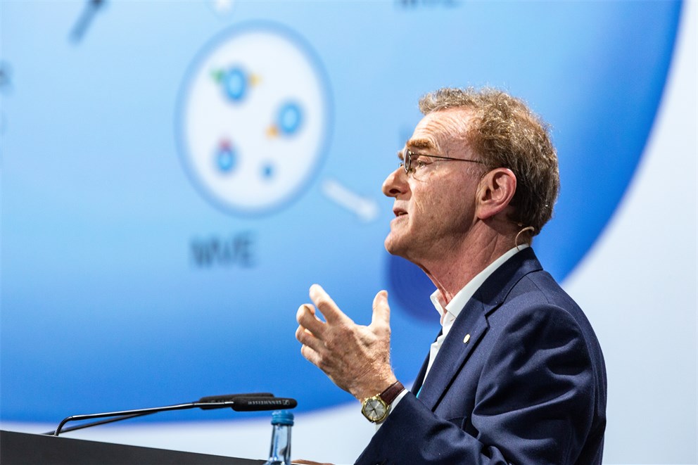 Randy Schekman lecturing on "Sorting of Small RNAs Into EVs Secreted by Human Cells"