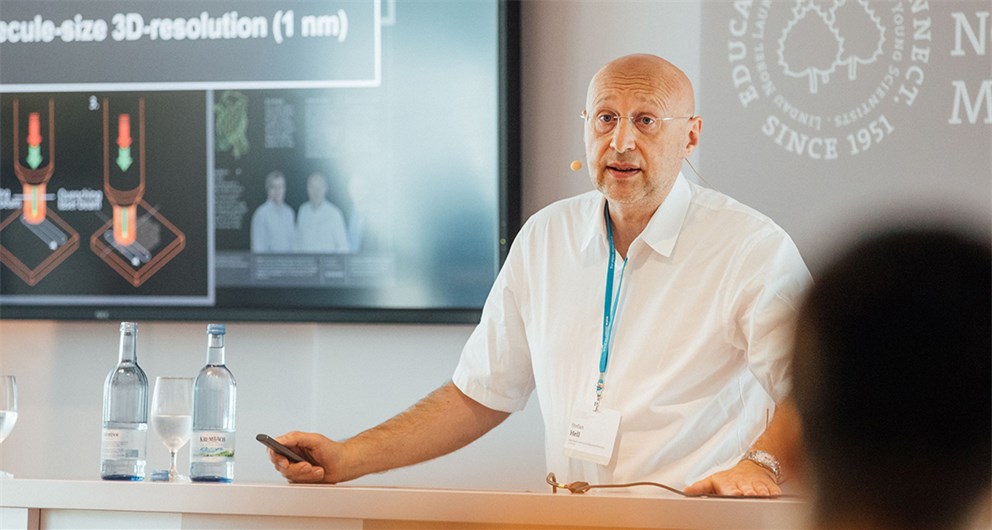 Stefan Hell presenting his Agora Talk “Reaching Molecular Size Resolution in Lens-Based Microscopy: the Diffraction Limit Blown Away”