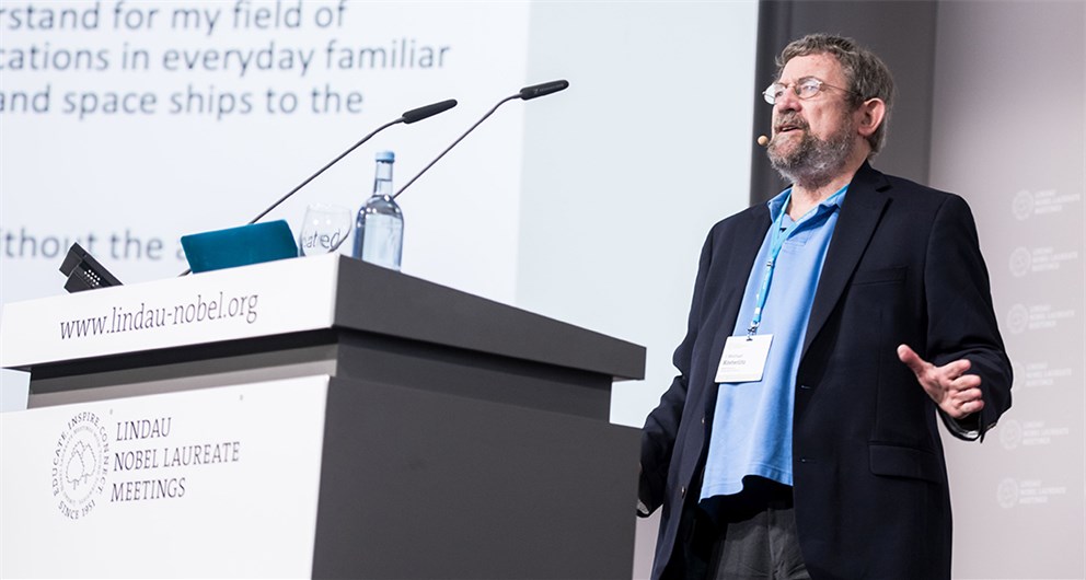 J. Michael Kosterlitz presenting his lecture "Creating New Scientific Knowledge"