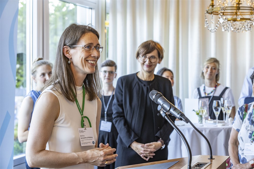 Countess Bettina Bernadotte welcoming the guests at the Summer Festival of Science.