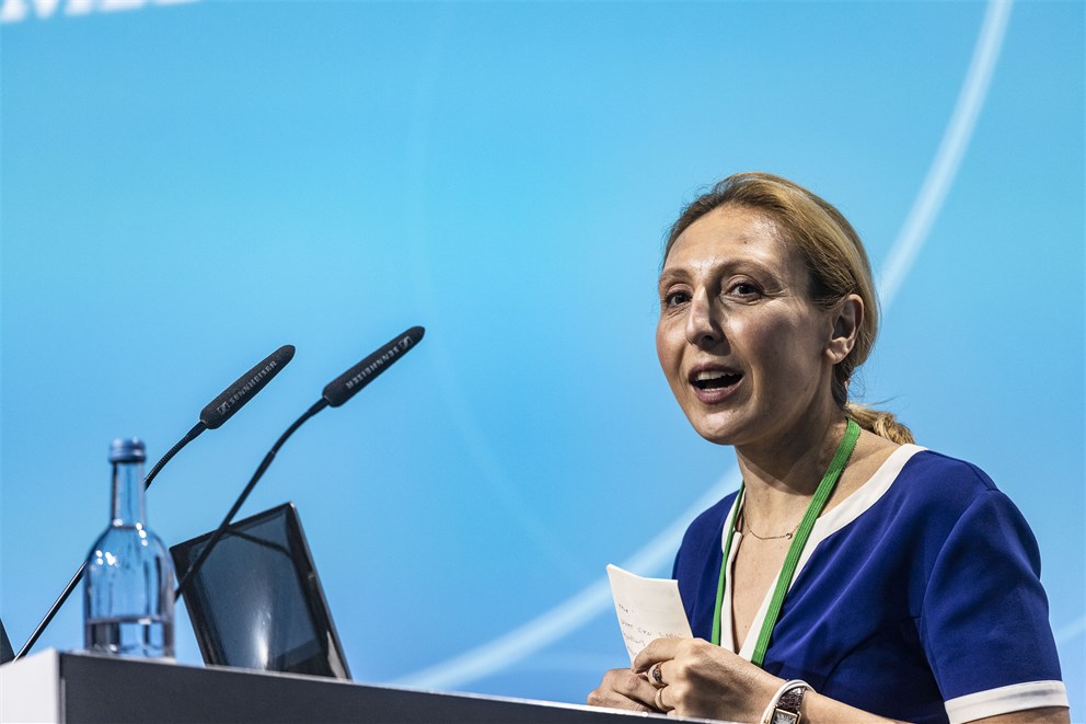 Valeria Nicolosi introducing Brian Schmidt.