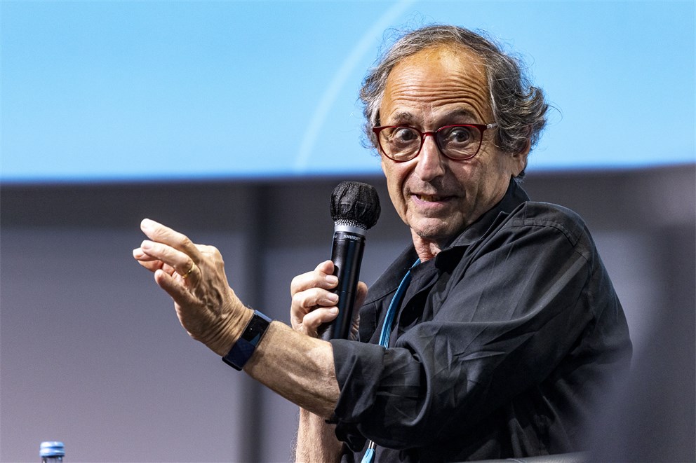 Michael Levitt taking part in the panel "Artificial Intelligence in Chemistry".