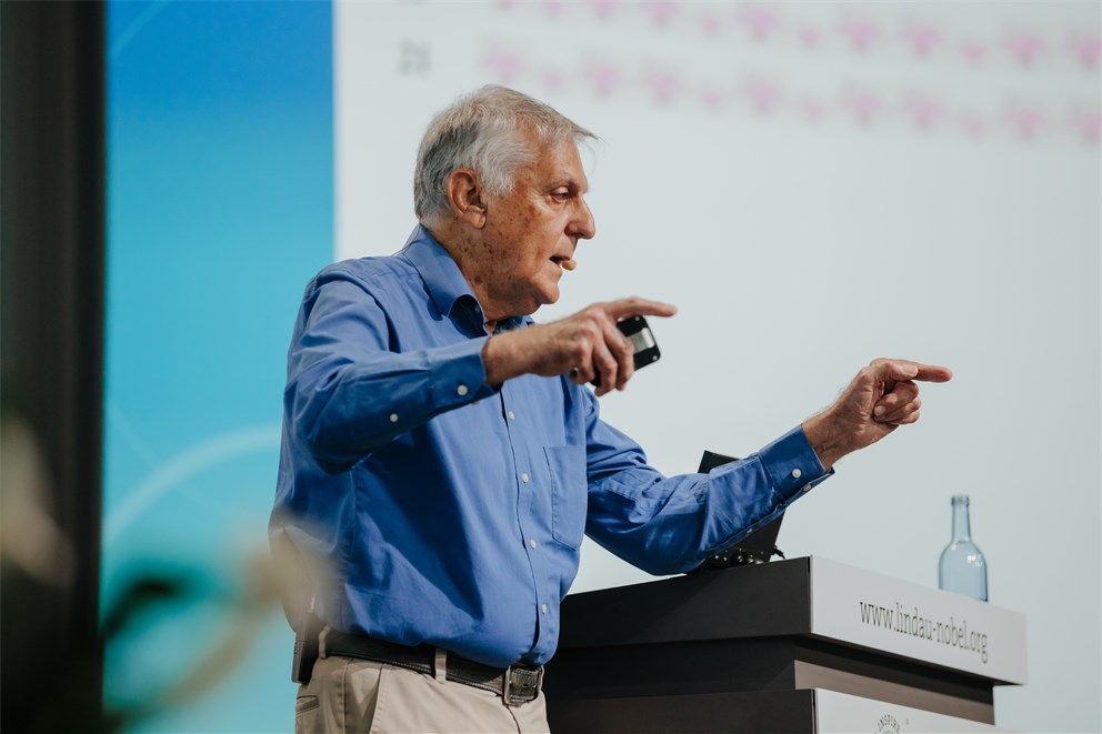 Agora Talk with Dan Shechtman.