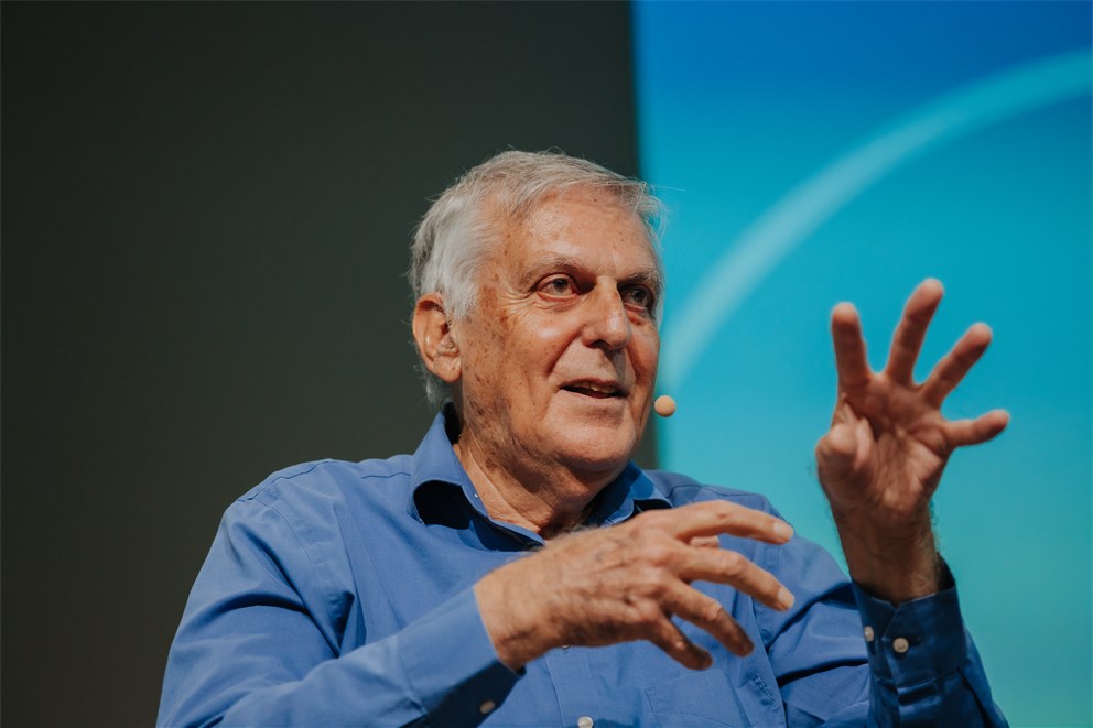 Agora Talk with Dan Shechtman.