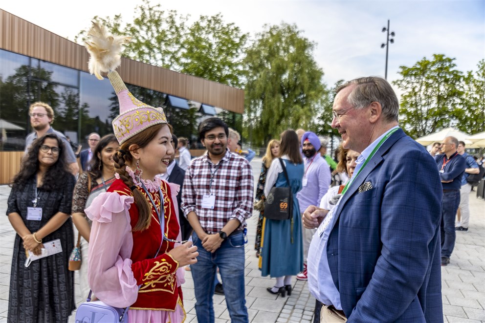 Young scientists in traditional clothing at the Bavarian Evening.
