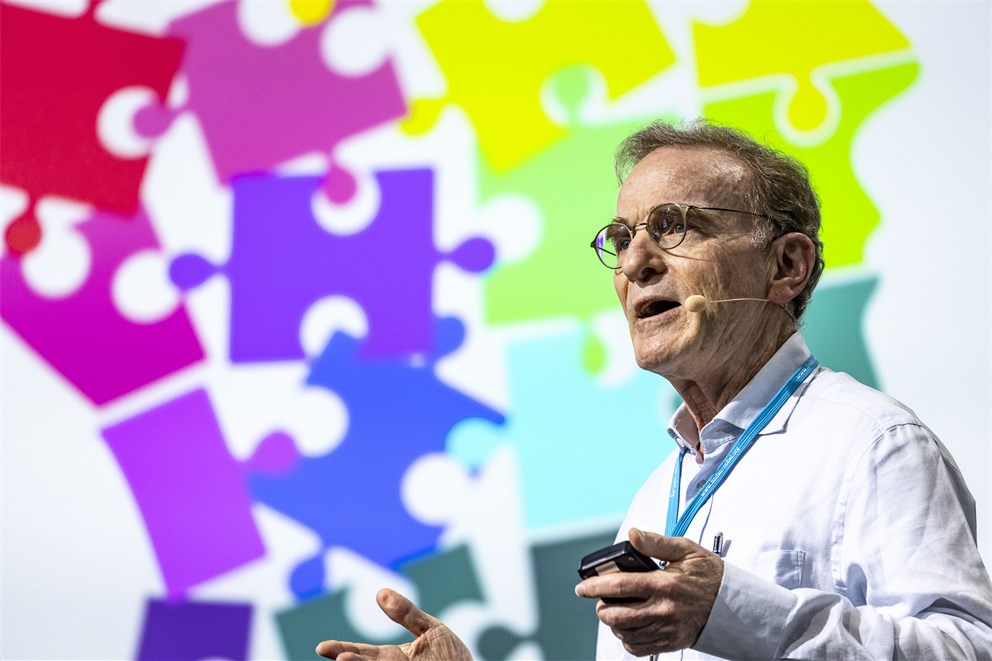 Randy Schekman holding his lecture "Tackling Parkinson’s Disease With Basic Science".