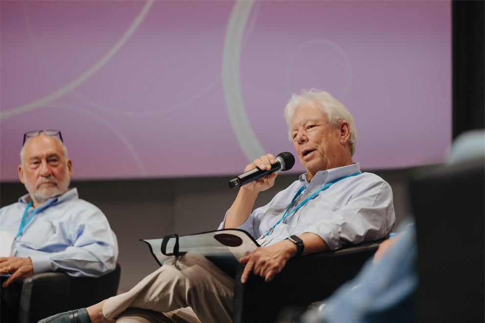 Richard H. Thaler taking part in the panel "Social Change and Social Media". 