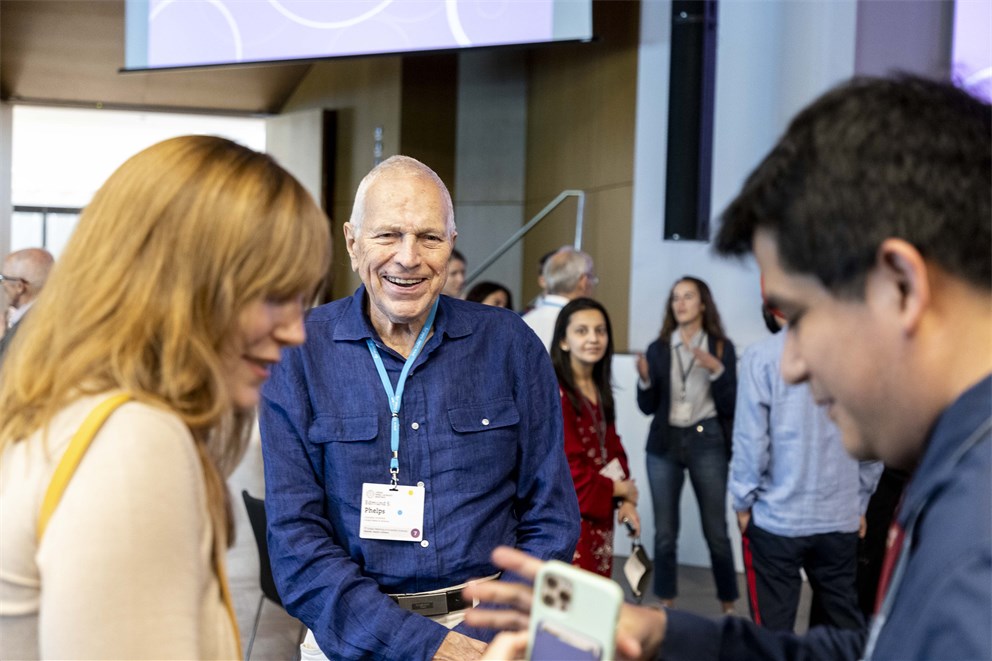 Young Economists with Edmund S. Phelps at the 7th Lindau Meeting on Economic Sciences.