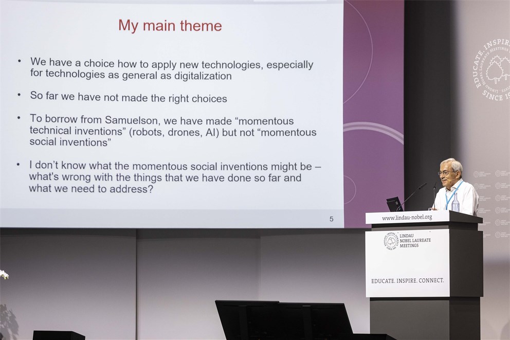 Sir Christopher A. Pissarides holding his lecture "The Future of Work and Well-Being; Post-Covid-19".