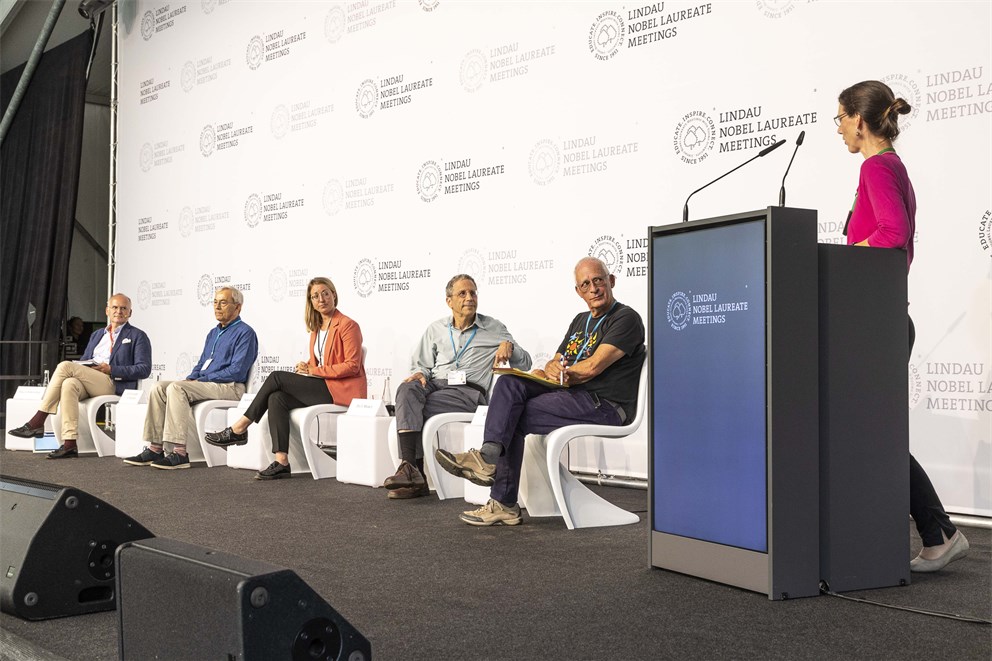 Countess Bettina Bernadotte introducing the panel discussion on Mainau Island.