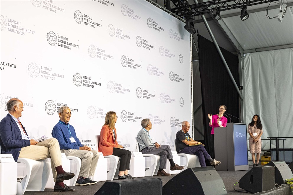 Panel "Economics and Politics of War and Sanctions" on Mainau Island.