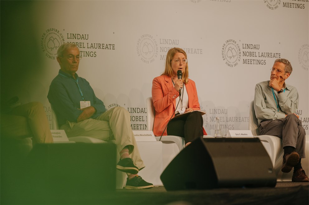 Panel "Economics and Politics of War and Sanctions" on Mainau Island.