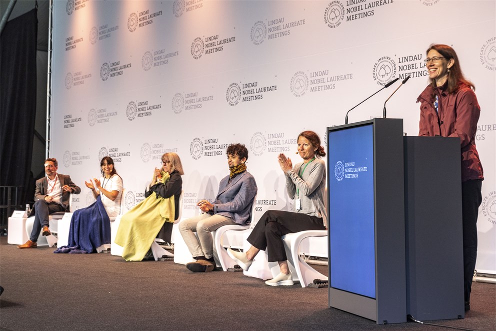 Countess Bettina Bernadotte delivering her farewell address.