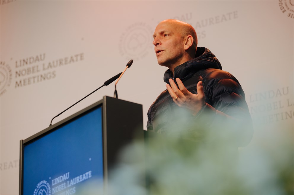 Benjamin List delivering his farewell address on the final day of the 71st Lindau Nobel Laureate Meeting.