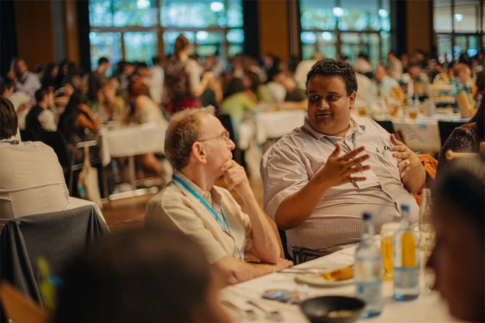 Randy Schekman talking with a Young Scientist at the Bavarian Evening